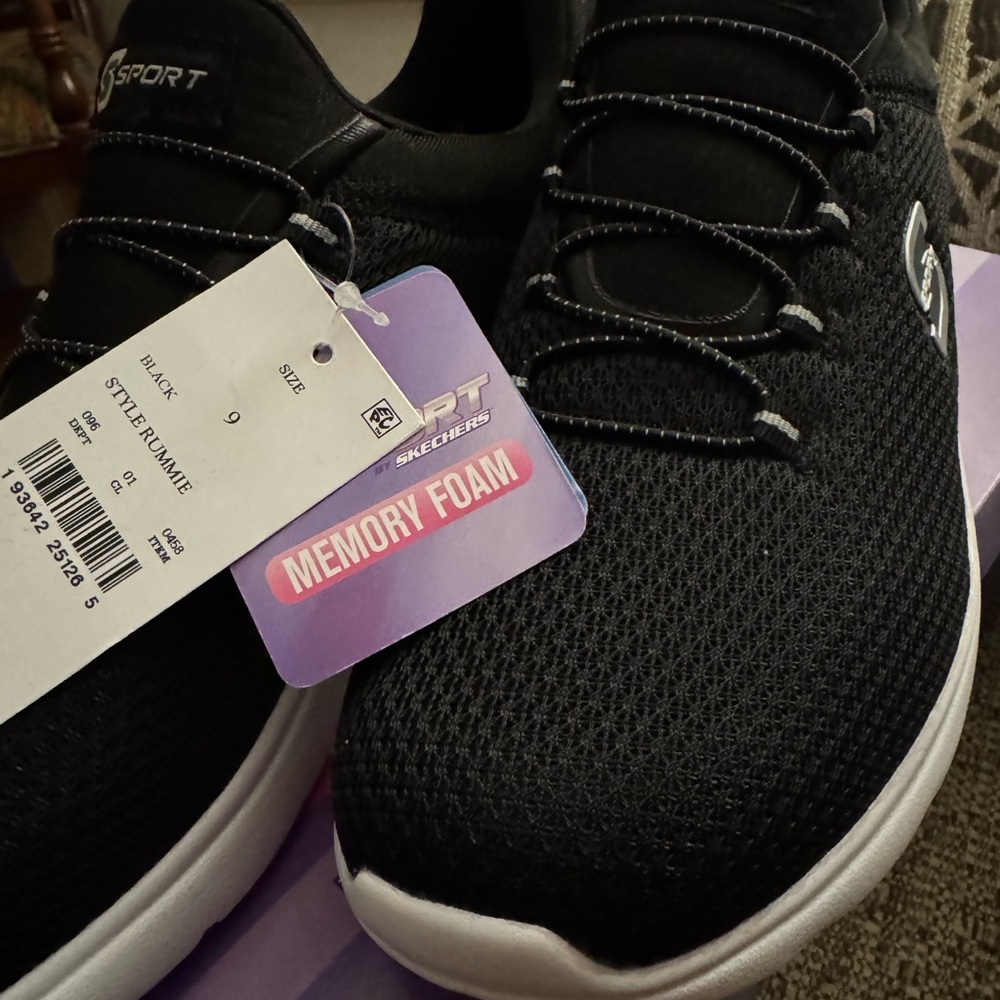 Skechers Black Athletic Shoes with Lightweight Mesh Design Size 9 NWT